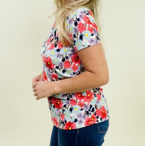 Sew In Love NWOT Floral Henley Top Large - Picture 9 of 9